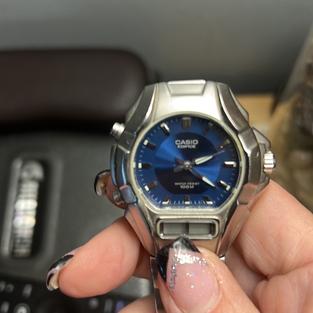 Watch - Picture 4 of 4